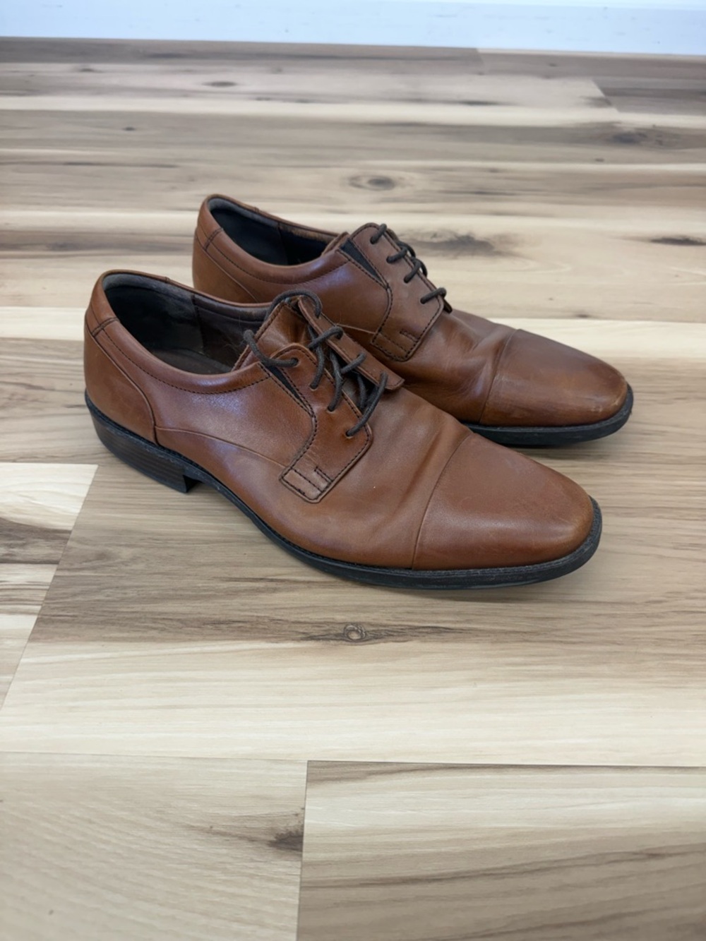 Johnston & Murphy Brown Leather Lace-Up Oxfords